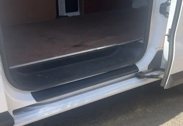 Ajankohtainen Kynnyssuojasarja 3-osaa, Zafira / Vivaro MK3 / Traveller / Expert / Spacetourer / Dispatch / Proace Verso / Skudo, RGM 🙂