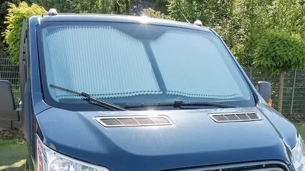 Halpa Etuikkunan pimennysverho Ford Transit (2019➟) sadetunnistimella, Remis 🙂