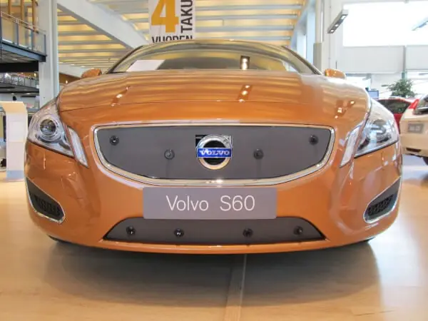 Alennus Maskisuoja Volvo S60/V60 (2010-2013), täysin avoin jäähdyttimen säleikkö, Tammer-Suoja 🙂