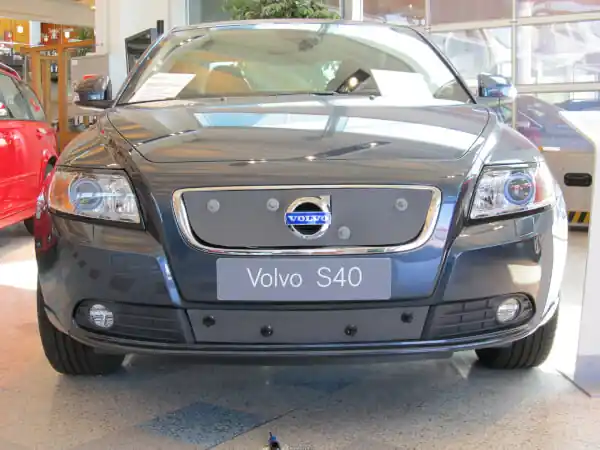 Maskisuoja Volvo S40 täysin avoin jäähdyttimen säleikkö (2010-2012), Tammer-Suoja 🙂 Eniten Myyty