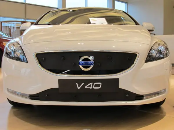 Maskisuoja Volvo V40, täysin avoin jäähdyttimen säleikkö (2013-2016), Tammer-Suoja 🙂 Kausialennus