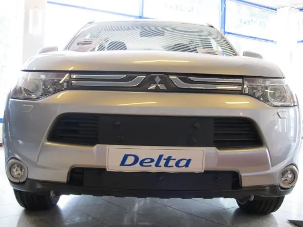 Maskisuoja Mitsubishi Outlander, myös PHEV (2013-2015), Tammer-Suoja 🙂 Merkkituote