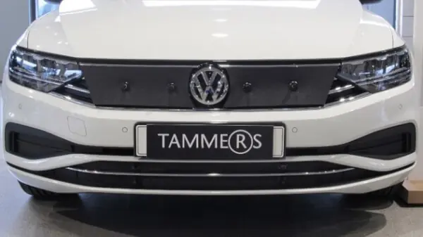 Vain Tänään Maskisuoja VolksWagen Passat wagon (2020-2023), Tammer-Suoja 🙂