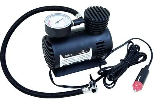 Löytö Minikompressori 12 V, M+ 🙂